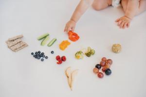 La diversification alimentaire booste le développement de votre bébé. Après s'être nourri de lait pendant de longs mois, votre bout de chou peut découvrir de nouvelles saveurs. La diversification alimentaire booste le développement de votre bébé. Après s'être nourri de lait pendant de longs mois, votre bout de chou peut découvrir de nouvelles saveurs.