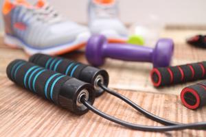 Une activité intense pendant 1 à 2 heures par semaine réduit de 30% le risque d'arthrose du genou