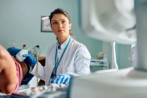 Cette revue de la littérature confirme l’intérêt des interventions de perte de poids pour réduire plusieurs symptômes du syndrome des ovaires polykystiques (SOPK) (Visuel Adobe Stock 614753324) Cette revue de la littérature confirme l’intérêt des interventions de perte de poids pour réduire plusieurs symptômes du syndrome des ovaires polykystiques (SOPK) (Visuel Adobe Stock 614753324)