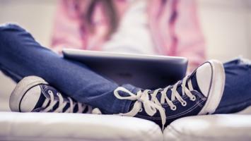 Ici, un report d’1 heure du début des cours, fait passer de 6,9 % à 16% la proportion des jeunes qui obtiennent au moins 8 heures de sommeil par nuit. Ici, un report d’1 heure du début des cours, fait passer de 6,9 % à 16% la proportion des jeunes qui obtiennent au moins 8 heures de sommeil par nuit.