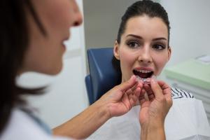 L’écart entre les dents, également connu sous le nom de diastème, est une préoccupation esthétique pour de nombreuses personnes (Visuel Freepik 8404996 ESKIMOZ L’écart entre les dents, également connu sous le nom de diastème, est une préoccupation esthétique pour de nombreuses personnes (Visuel Freepik 8404996 ESKIMOZ)
