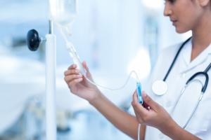 Une dose unique de kétamine pourrait également aider les gros buveurs à réduire leur consommation d'alcool. Une dose unique de kétamine pourrait également aider les gros buveurs à réduire leur consommation d'alcool.