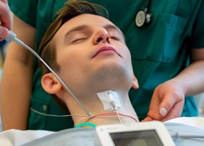 Ces travaux révèlent comment la stimulation nerveuse pourrait soulager les maladies inflammatoires chroniques de l'intestin (MICI) : précisément, la stimulation du nerf vague, un nerf majeur reliant le cerveau et l'intestin (Visuel Adobe Stock 1116304291)