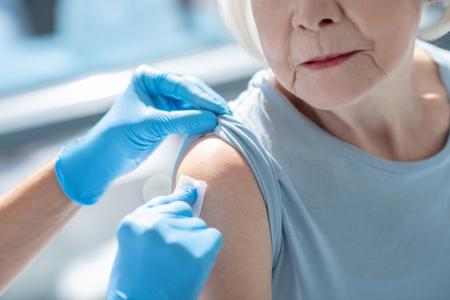 L'étude conforte les récentes données publiées sur l’élargissement de cette couverture vaccinale contre le VRS, aux plus âgés (Visuel Adobe Stock 387968350).  