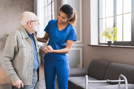Le traitement de l'ostéoporose est bénéfique pour les personnes de plus de 80 ans (Visuel Adobe Stock 429992570)