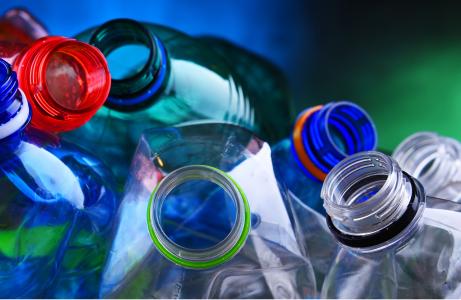 Des composés chimiques courants présents dans des produits de consommation du quotidien viennent d'être liés à une toxicité et des changements électriques cardiaques (Visuel Adobe Stock 440655240). 