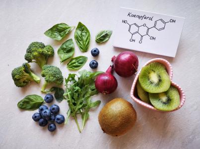 Un flavonoïde en particulier, le kaempférol, confirme un effet anti-inflammatoire remarquable et, au-delà, une capacité à réguler la réponse immunitaire excessive observée dans les allergies (Visuel Adobe Stock 530339727)