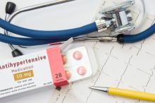 Certains médicaments contre l'hypertension artérielle (HTA) font plus que doubler le risque de fracture osseuse chez les patients des maisons de retraite (Visuel Adobe Stock 171284302) Certains médicaments contre l'hypertension artérielle (HTA) font plus que doubler le risque de fracture osseuse chez les patients des maisons de retraite (Visuel Adobe Stock 171284302)