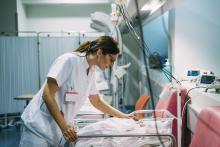 Ce nouveau plan directeur en faveur de changements dans les soins infirmiers aigus et intensifs, élaboré par une équipe d’infirmier(e)s de l’University of Pennsylvania School of Nursing préconise un tout nouveau mode d’évaluation des soins dans ces contextes critiques d'exercice (Visuel Adobe Stock 260101974 Ce nouveau plan directeur en faveur de changements dans les soins infirmiers aigus et intensifs, élaboré par une équipe d’infirmier(e)s de l’University of Pennsylvania School of Nursing préconise un tout nouveau mode d’évaluation des soins dans ces contextes critiques d'exercice (Visuel Adobe Stock 260101974)