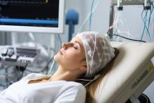 L'électroencéphalographie (EEG), une méthode d'exploration cérébrale basée sur la mesure l'activité électrique du cerveau, pourra-t-elle « bientôt » lire nos rêves ? (Visuel Adobe Stock 691971962) L'électroencéphalographie (EEG), une méthode d'exploration cérébrale basée sur la mesure l'activité électrique du cerveau, pourra-t-elle « bientôt » lire nos rêves ? (Visuel Adobe Stock 691971962)
