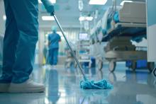 L'utilisation excessive de désinfectants chez les patients en unités de soins intensifs (USI) pourrait augmenter le risque d'infections résistantes aux antibiotiques (Visuel Adobe Stock 827394810) L'utilisation excessive de désinfectants chez les patients en unités de soins intensifs (USI) pourrait augmenter le risque d'infections résistantes aux antibiotiques (Visuel Adobe Stock 827394810)
